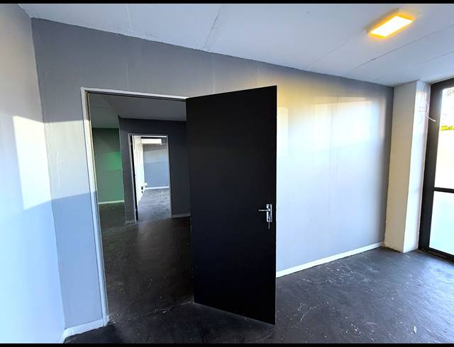 95M² OFFICE TO LET IN POINT WATERFRONT
